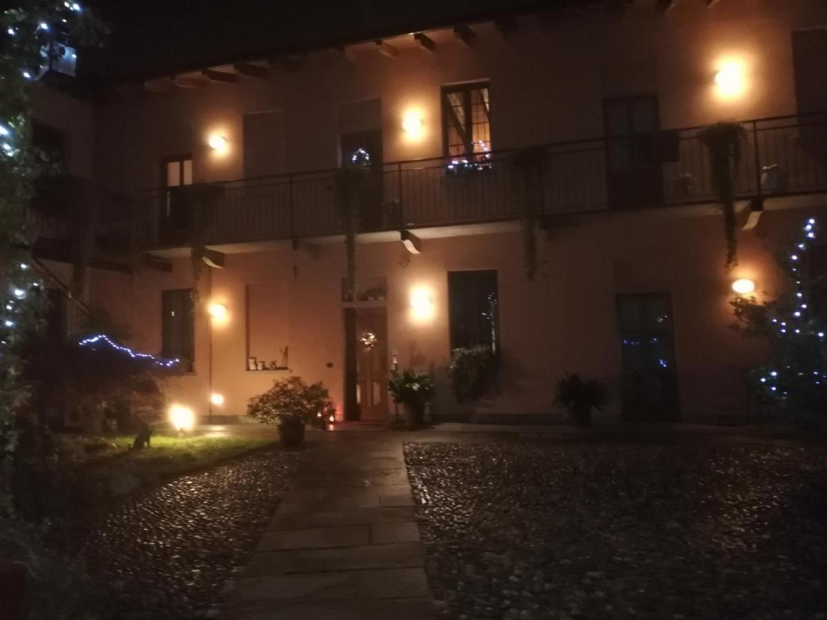 Bed and Breakfast A Due Passi Dal Castello Сомма-Ломбардо Экстерьер фото