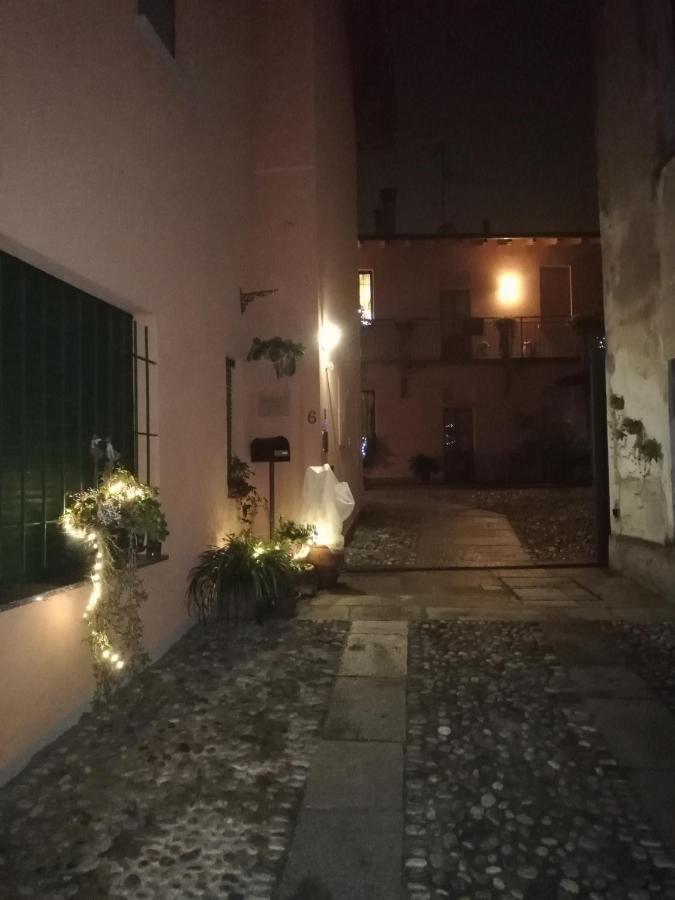 Bed and Breakfast A Due Passi Dal Castello Сомма-Ломбардо Экстерьер фото