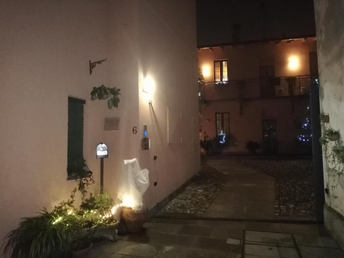 Bed and Breakfast A Due Passi Dal Castello Сомма-Ломбардо Экстерьер фото