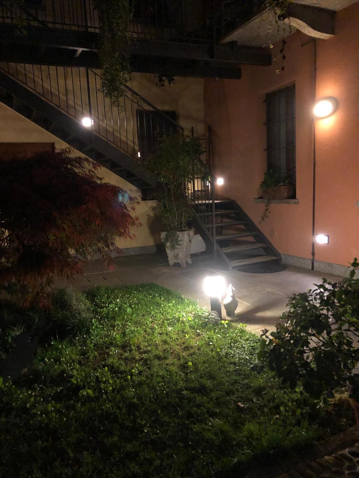 Bed and Breakfast A Due Passi Dal Castello Сомма-Ломбардо Экстерьер фото