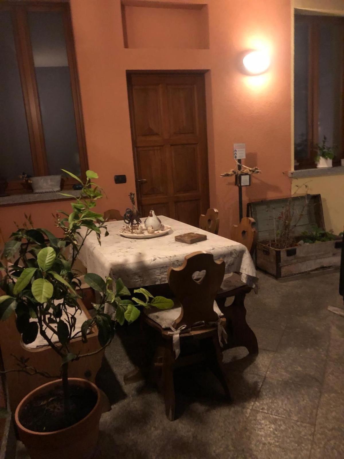 Bed and Breakfast A Due Passi Dal Castello Сомма-Ломбардо Экстерьер фото