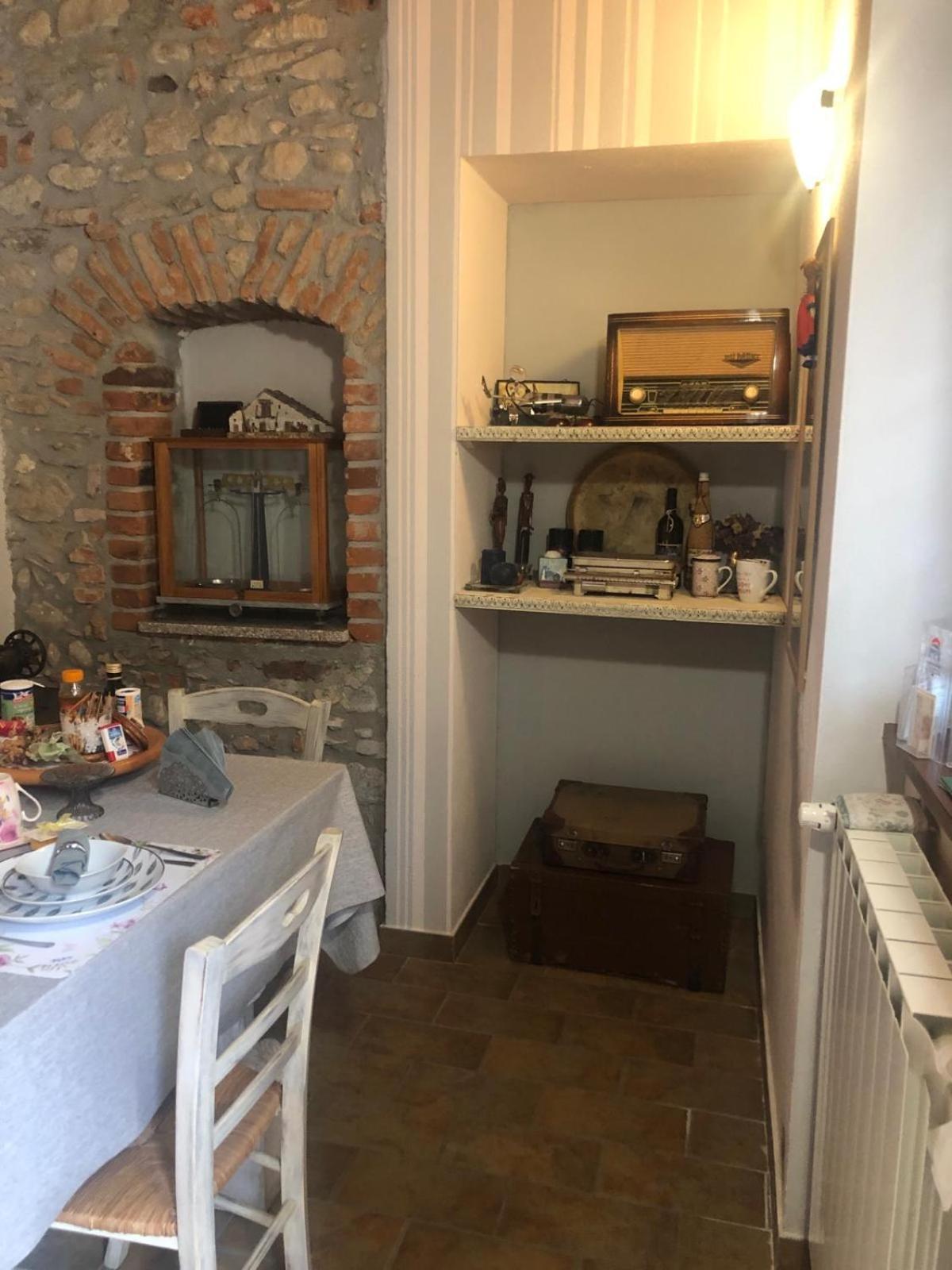 Bed and Breakfast A Due Passi Dal Castello Сомма-Ломбардо Экстерьер фото